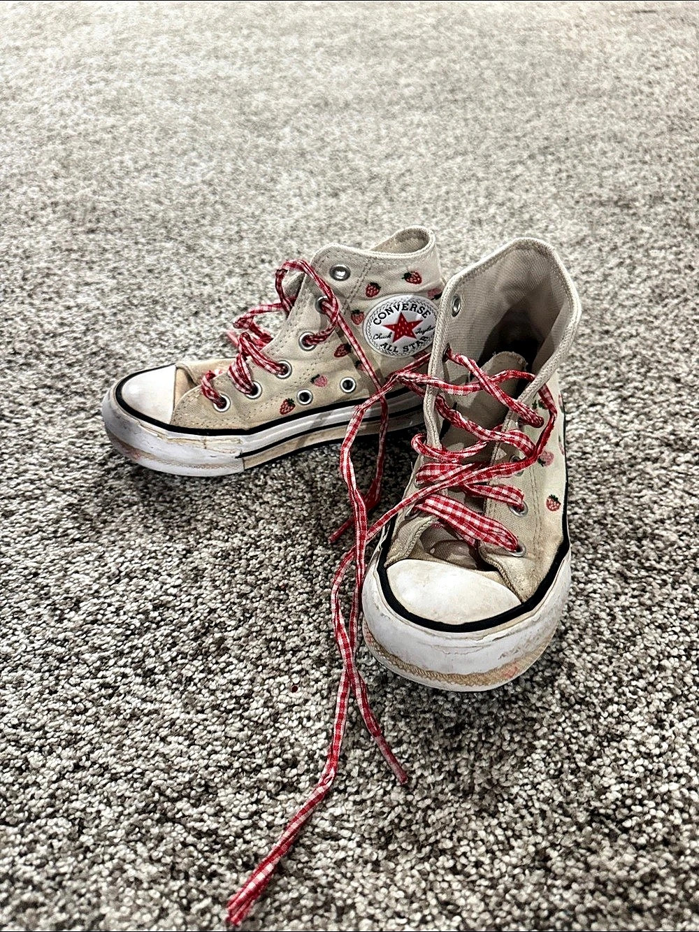Converse Chuck Taylor All Star EVA Lift Platform Embroidered Strawberries EVA